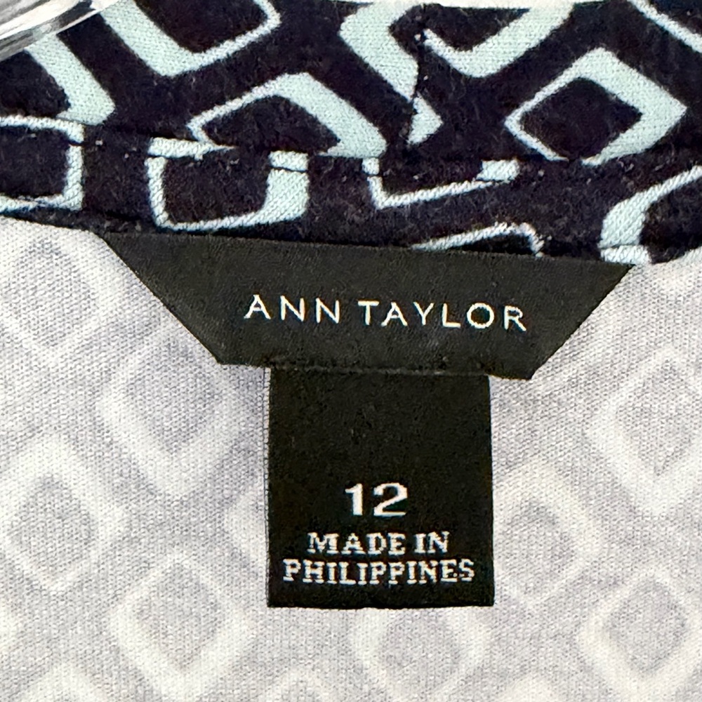 Ann Taylor Wrap Dress - size 12 - Picture 3 of 4